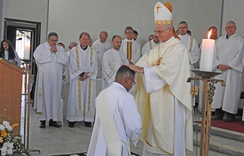 Padre Maurizan é ordenado em Candelária